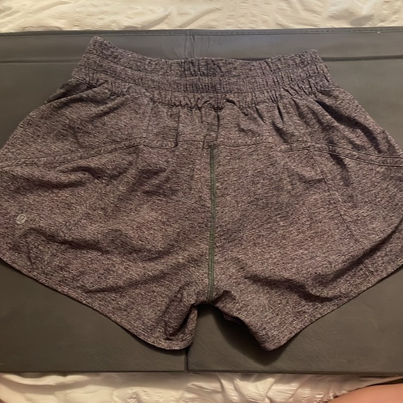 Lululemon Tracker Shorts V 4” Grey - Picture 2 of 3